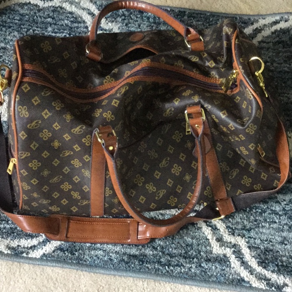 Leather travel bag- New Condition